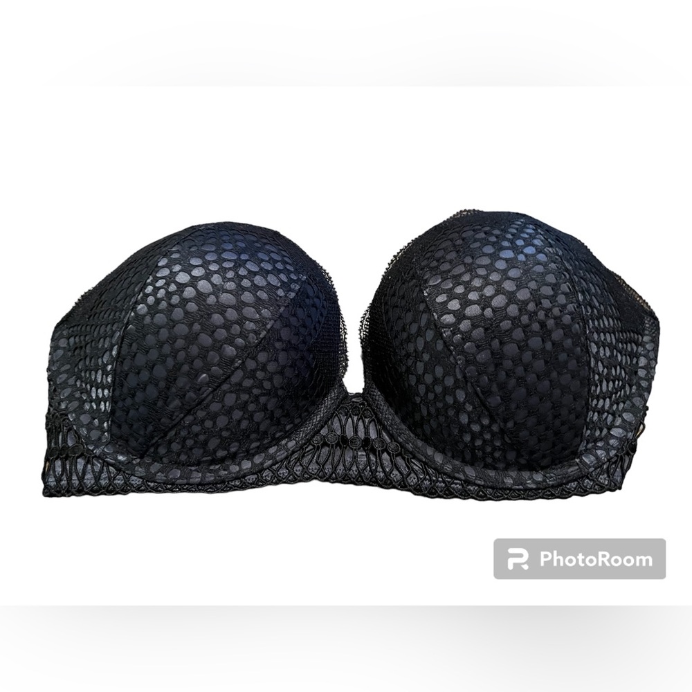 VICTORIA’S SECRET Black Strapless Bra